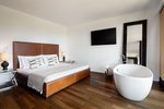 Deluxe, 1 Bedroom Suite, 1 King, Golf view, Upper floor, Terrace