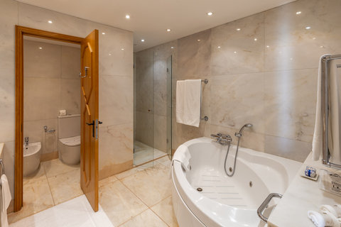 Royal Suite Bathroom