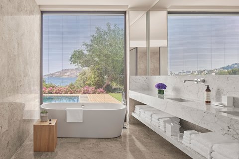 Tilkicik Bay Pool Suite Bathroom