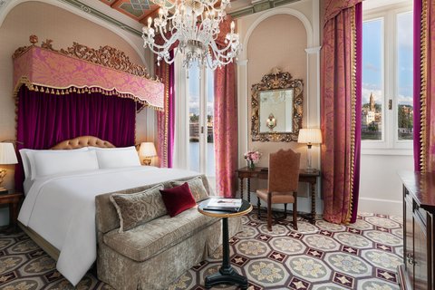 Deluxe Arno River View - Renaissance - Bedroom