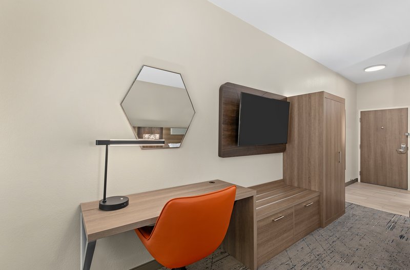 HOLIDAY INN EXP HURRICANE