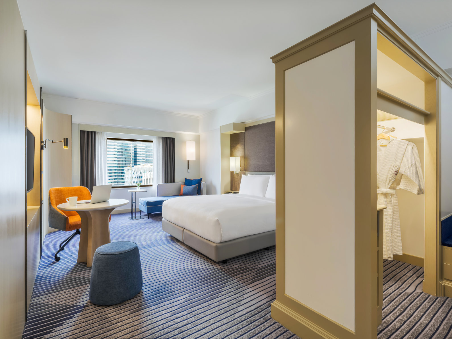 Crowne Plaza Bangkok Lumpini Park Room Type - 1 King Premium Lounge Access