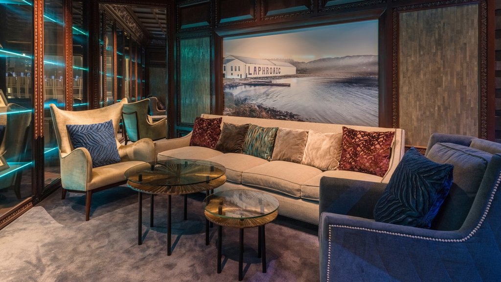 Bar and Lounge