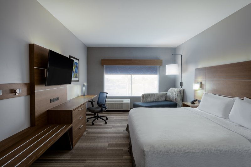 Holiday Inn Express and Suites Gilbert – Mesa Gateway Airport