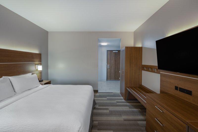Holiday Inn Express and Suites Gilbert – Mesa Gateway Airport