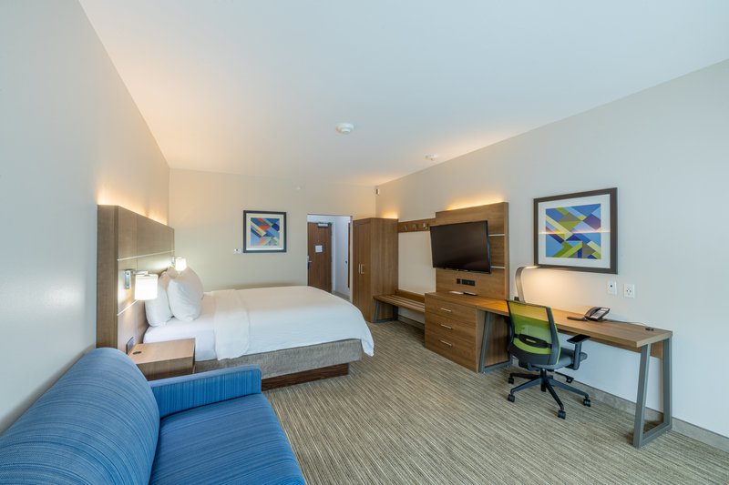 Holiday Inn Express and Suites Lindale – Tyler