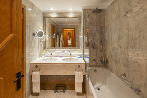 HQDL Classic Room Bathroom