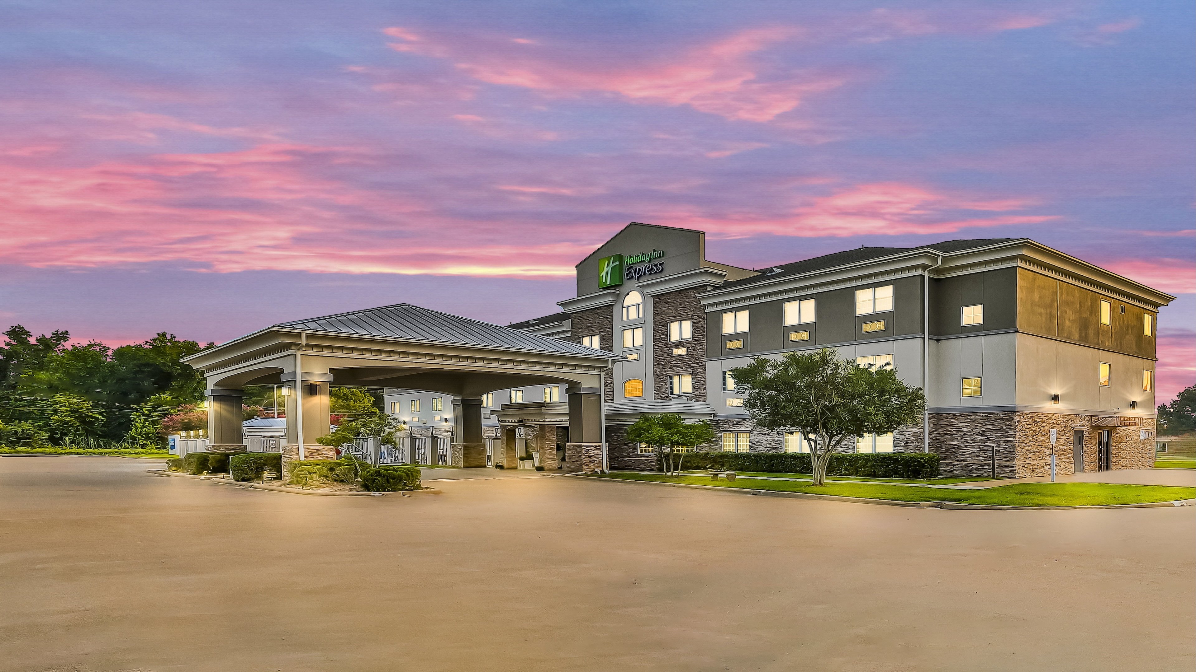 Holiday Inn Express Palestine