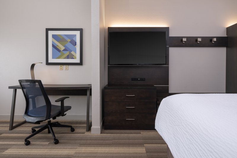 Holiday Inn Express and Suites Lakeland South