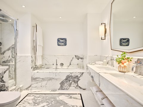 RFH Brown's Hotel - Nightingale Suite Bathroom