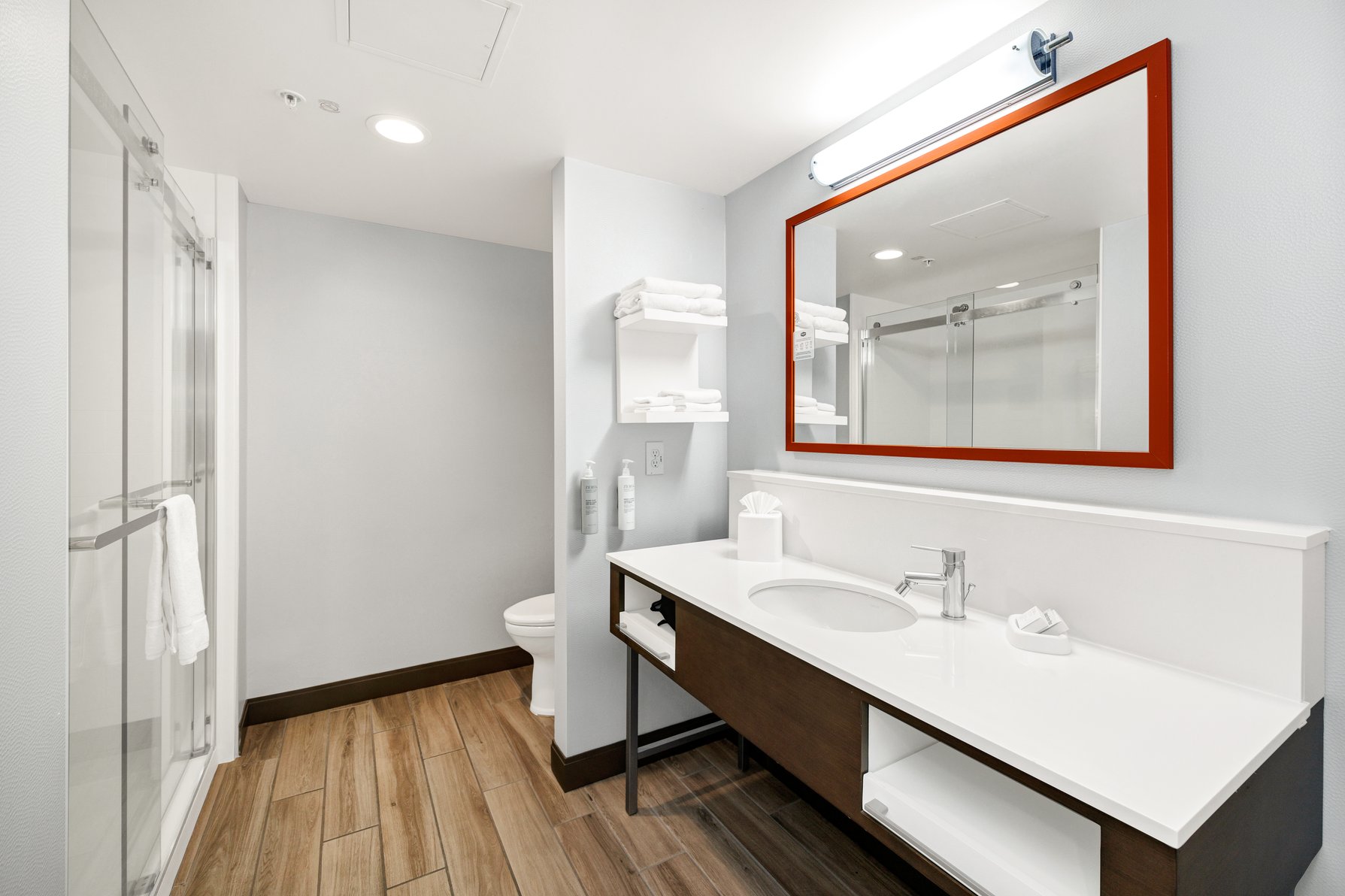 Hampton Inn & Suites North Logan, UT Room Type - 1KN STUDIO W BALCONY NS