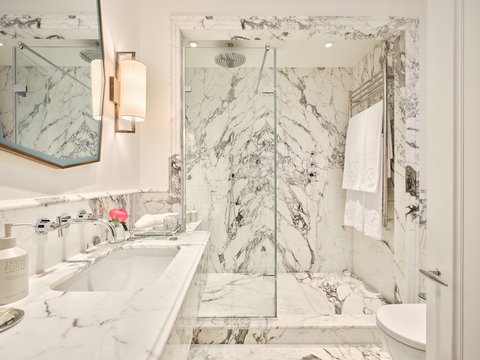 RFH Brown's Hotel - Executive Room bathroom
