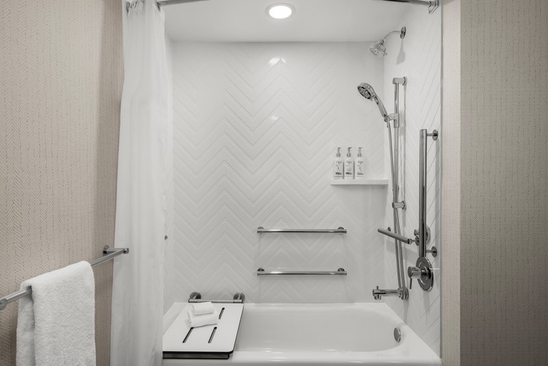 1 King Standard Mobility Accessible Tub