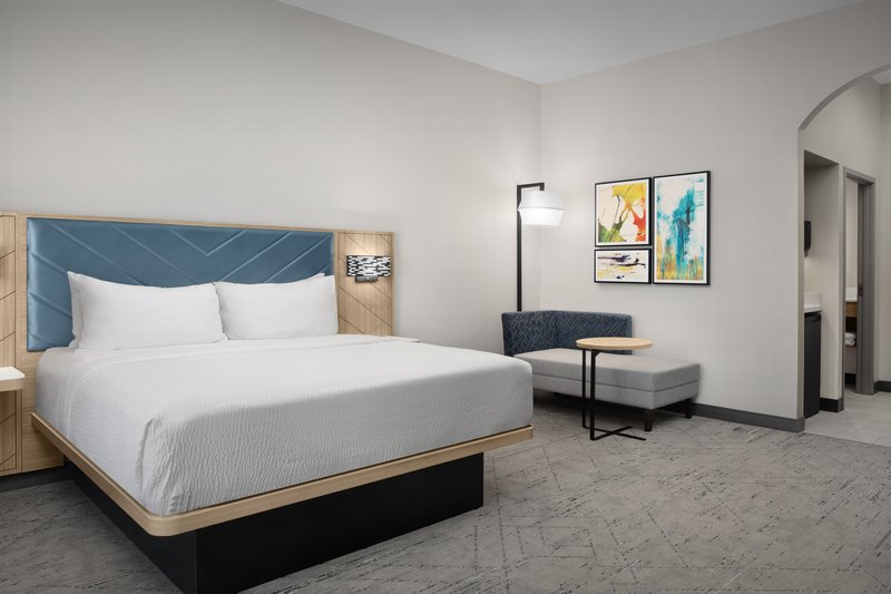 1 KING BED LEISURE NONSMOKING