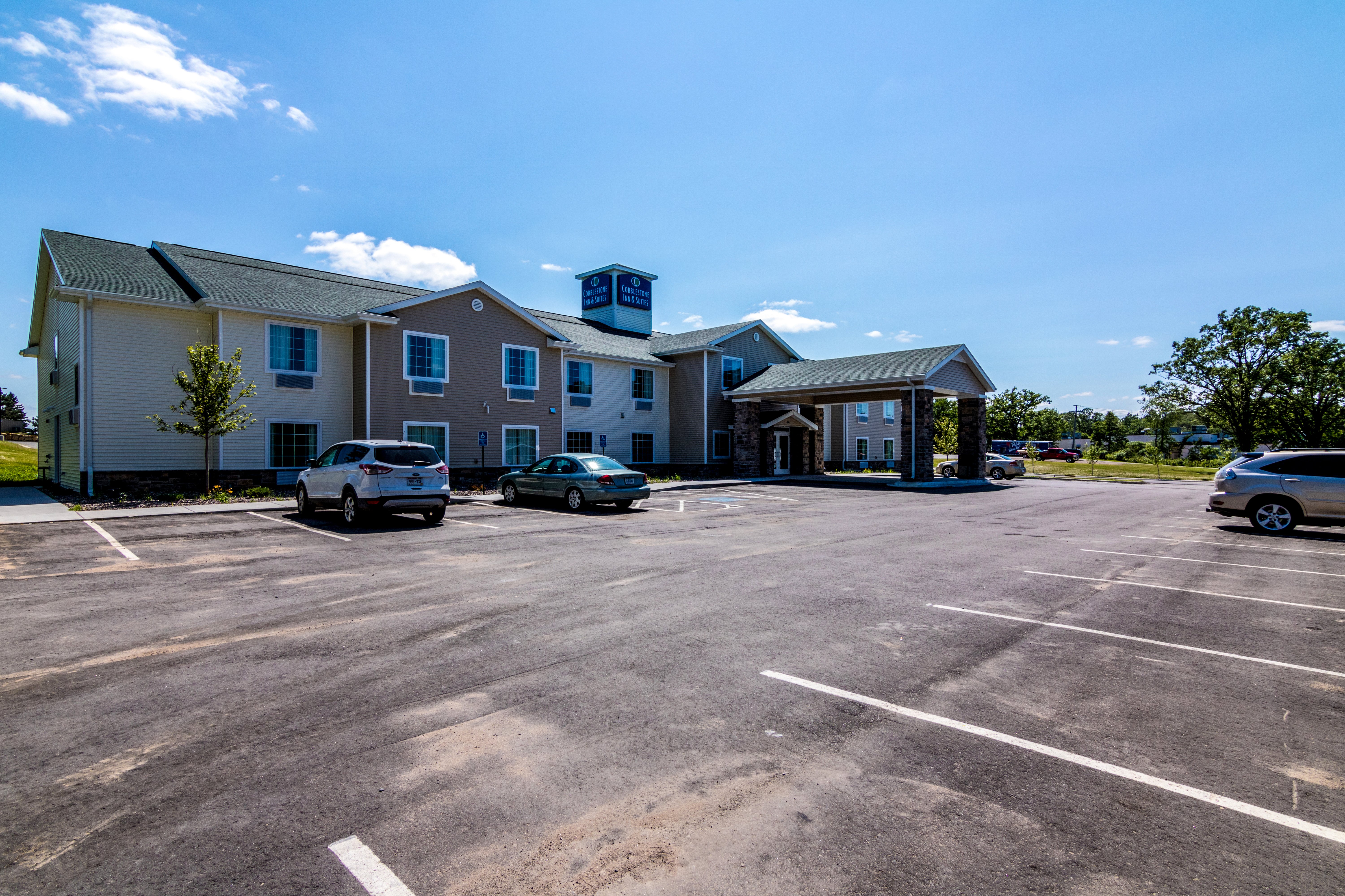 Cobblestone Inn & Suites Barron