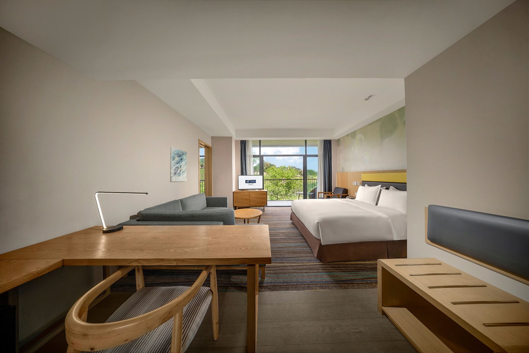 Holiday Inn Express Emei Mountain Room Type - 1 King 1 Bunk Suite Balcony