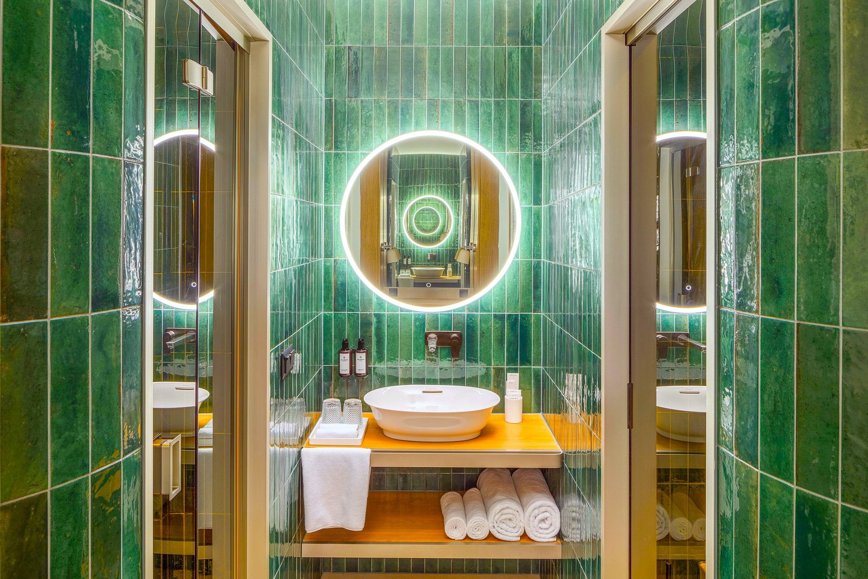 Kimpton BEM BUDAPEST Room Type - Deluxe Room, 1 King Bed, City View