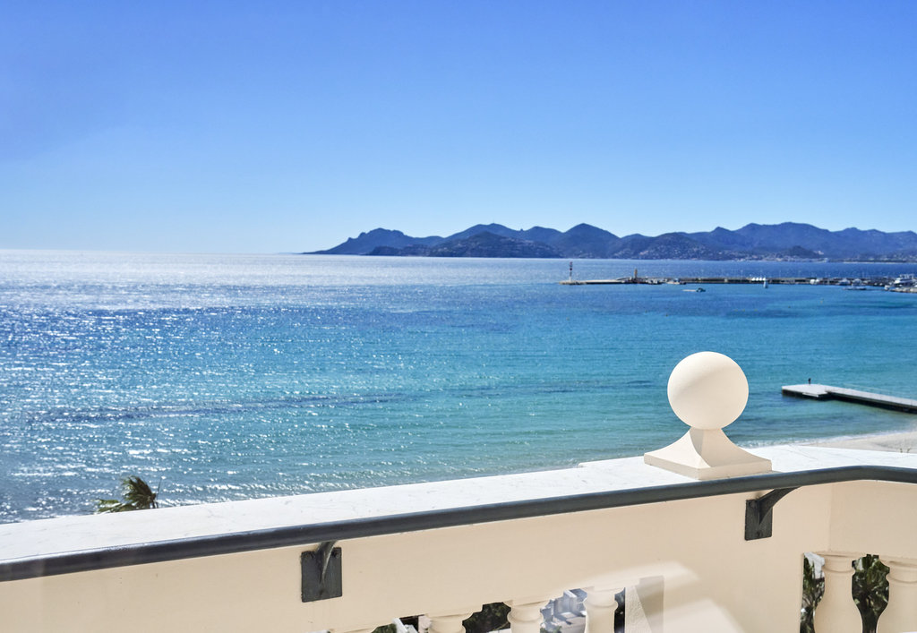 Carlton Cannes, a Regent Hotel Room Type - 1 King Premium Sea View Balcony