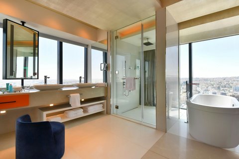 WOW Suite Bathroom