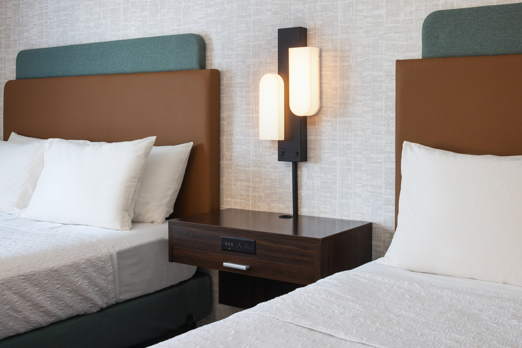Hampton Inn by Hilton Minneapolis-Roseville Room Type - 2 QNS ACC ROLLIN SHWR NS