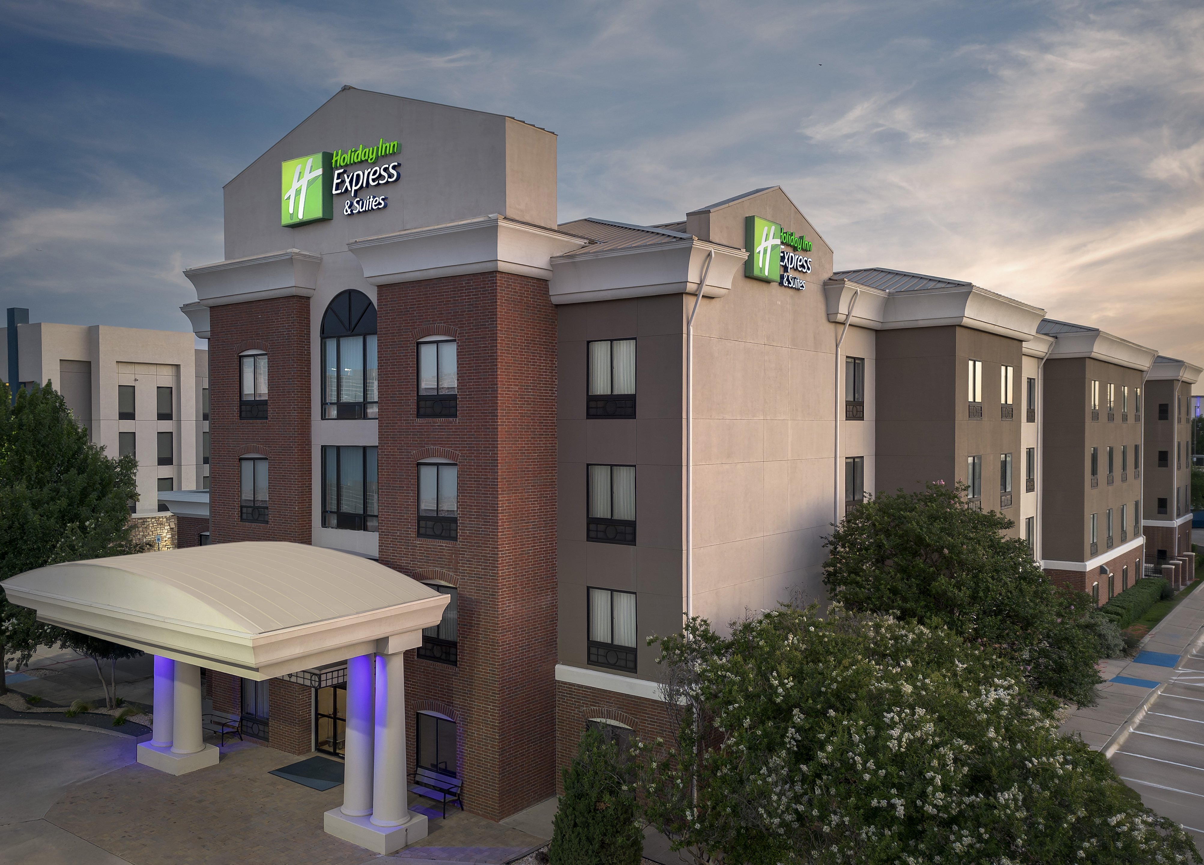 Holiday Inn Express West Hurst-DFW Arpt