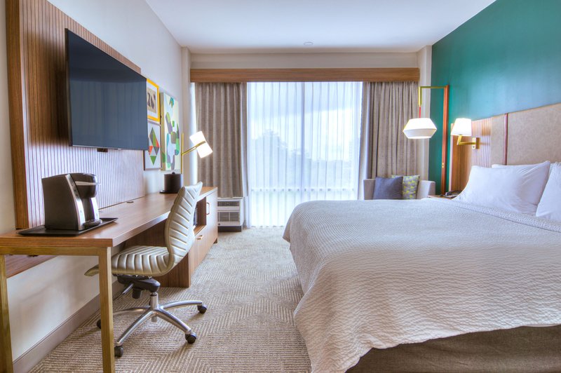 1 KING BED LEISURE NONSMOKING