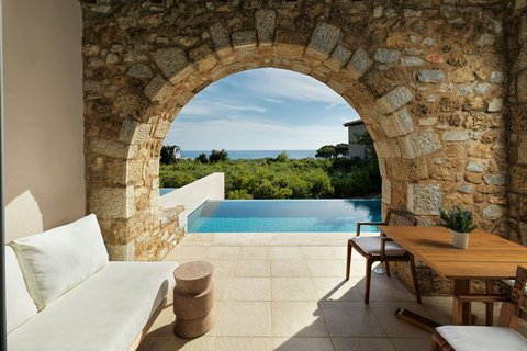 Suite pool sitting area