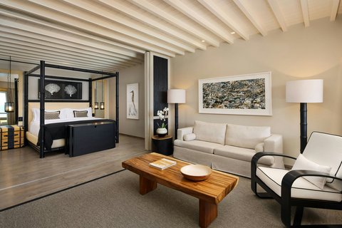 Deluxe Seaview Suite