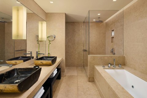 Deluxe Seaview Suite