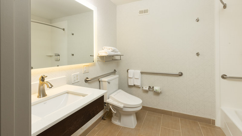 KING DELUXE HEAR ACCESSIBLE TUB NOSMK