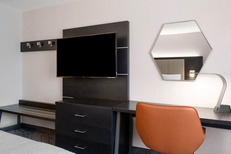 HOLIDAY INN EXP STES I-275