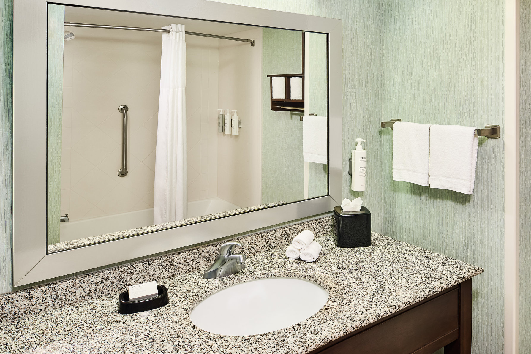 Hampton Inn & Suites by Hilton Destin Room Type - 2 QN PARTIAL GULF VIEW NS3