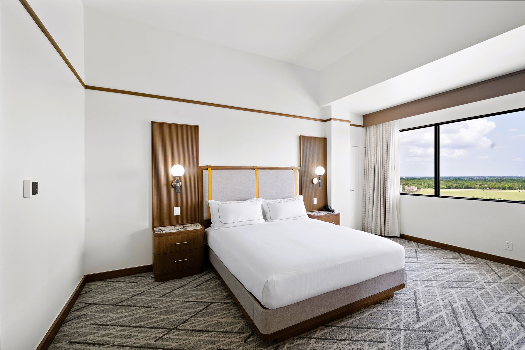 Hilton College Station & Conference Center Room Type - 1 K PREM MOB ACC RI SHOWER