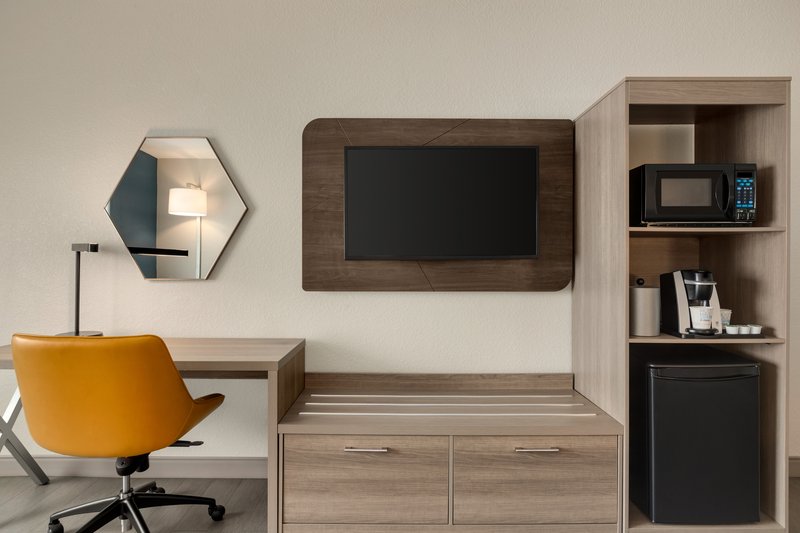 Holiday Inn Express & Suites Fort Lauderdale Airport South