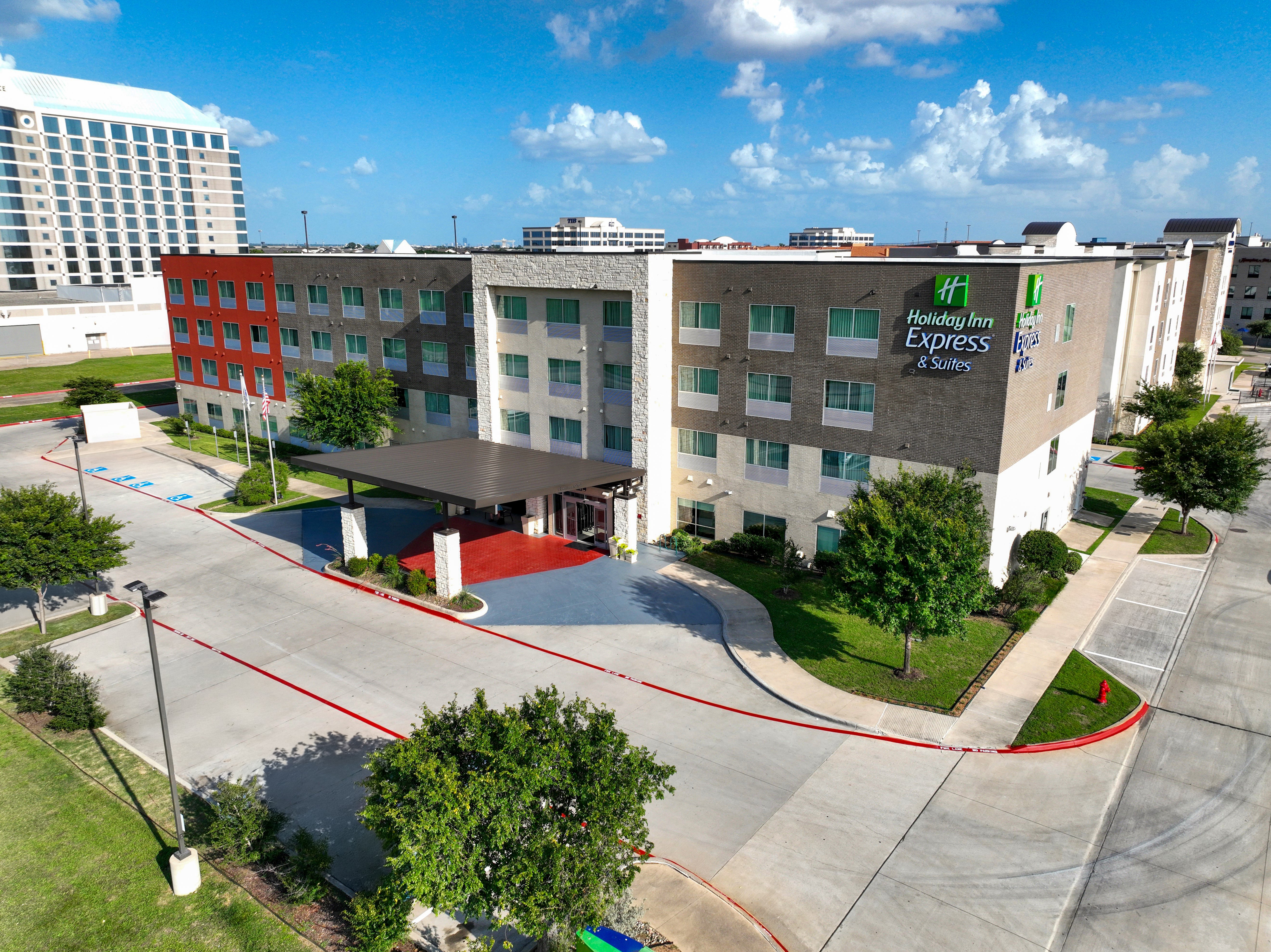 Holiday Inn Express & Suites Dallas NW