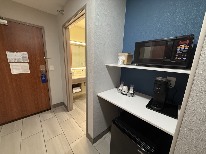 HOLIDAY INN EXP STES LOVELAND
