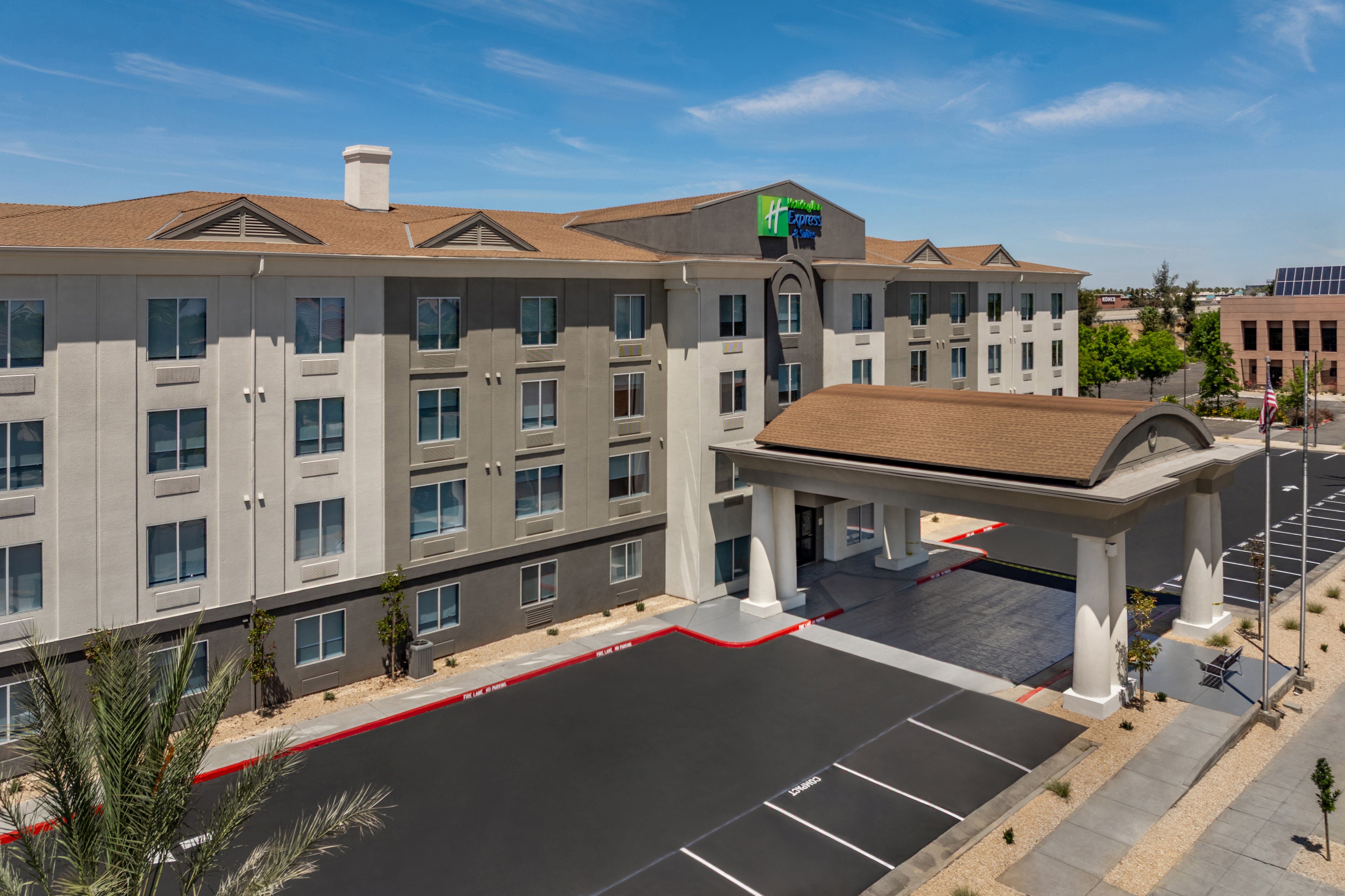 Holiday Inn Express Hotel & Suites
