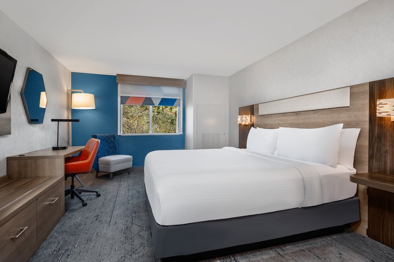 Holiday Inn Express and Suites Fresno