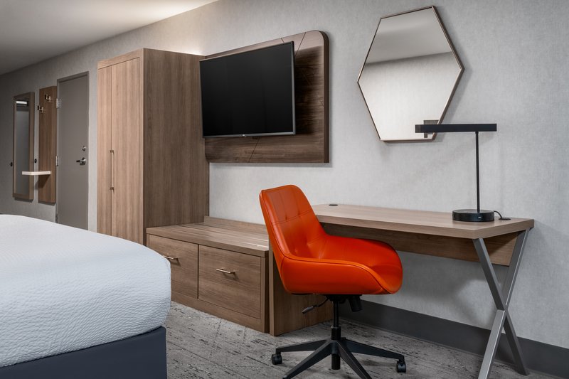 Holiday Inn Express and Suites Fresno