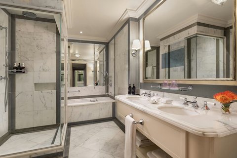Suite Bathroom