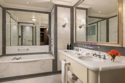 Suite Bathroom