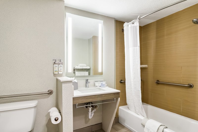 Holiday Inn Express and Suites Jacksonville SE- Med Ctr Area