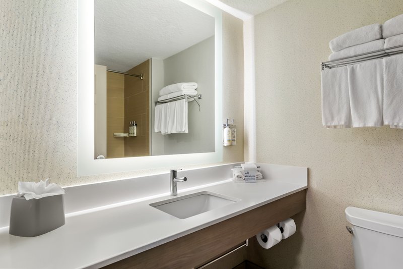 Holiday Inn Express and Suites Jacksonville SE- Med Ctr Area