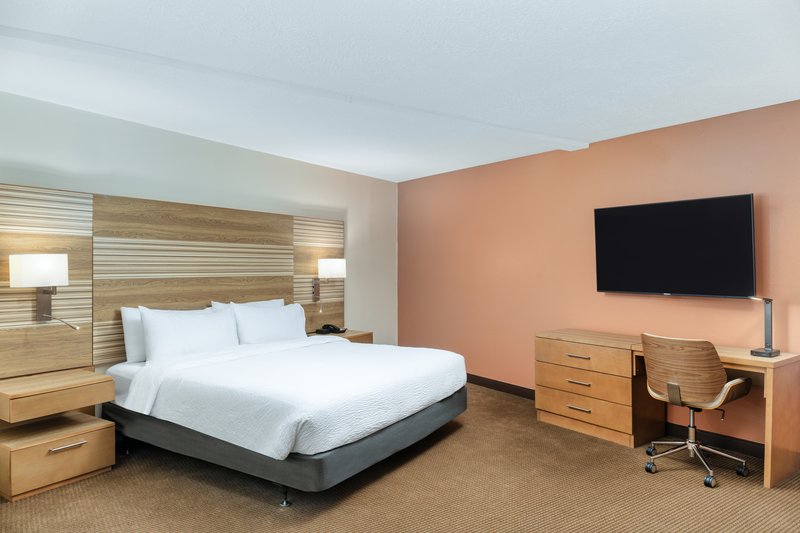 1 King Suite Courtyard Access