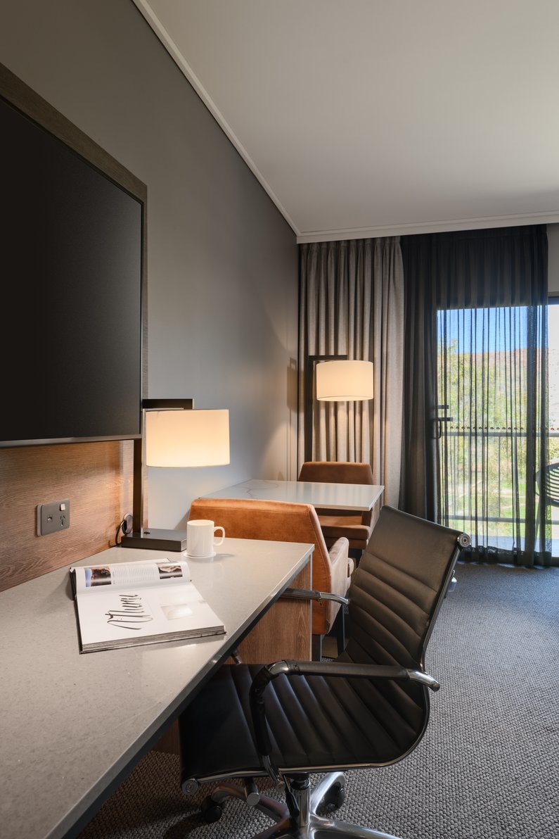 DoubleTree by Hilton Alice Springs Room Type - KING DELUXE ROOM