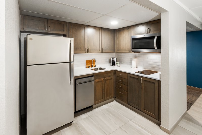 Holiday Inn Express – Military Magnolia House & Cypress Inn