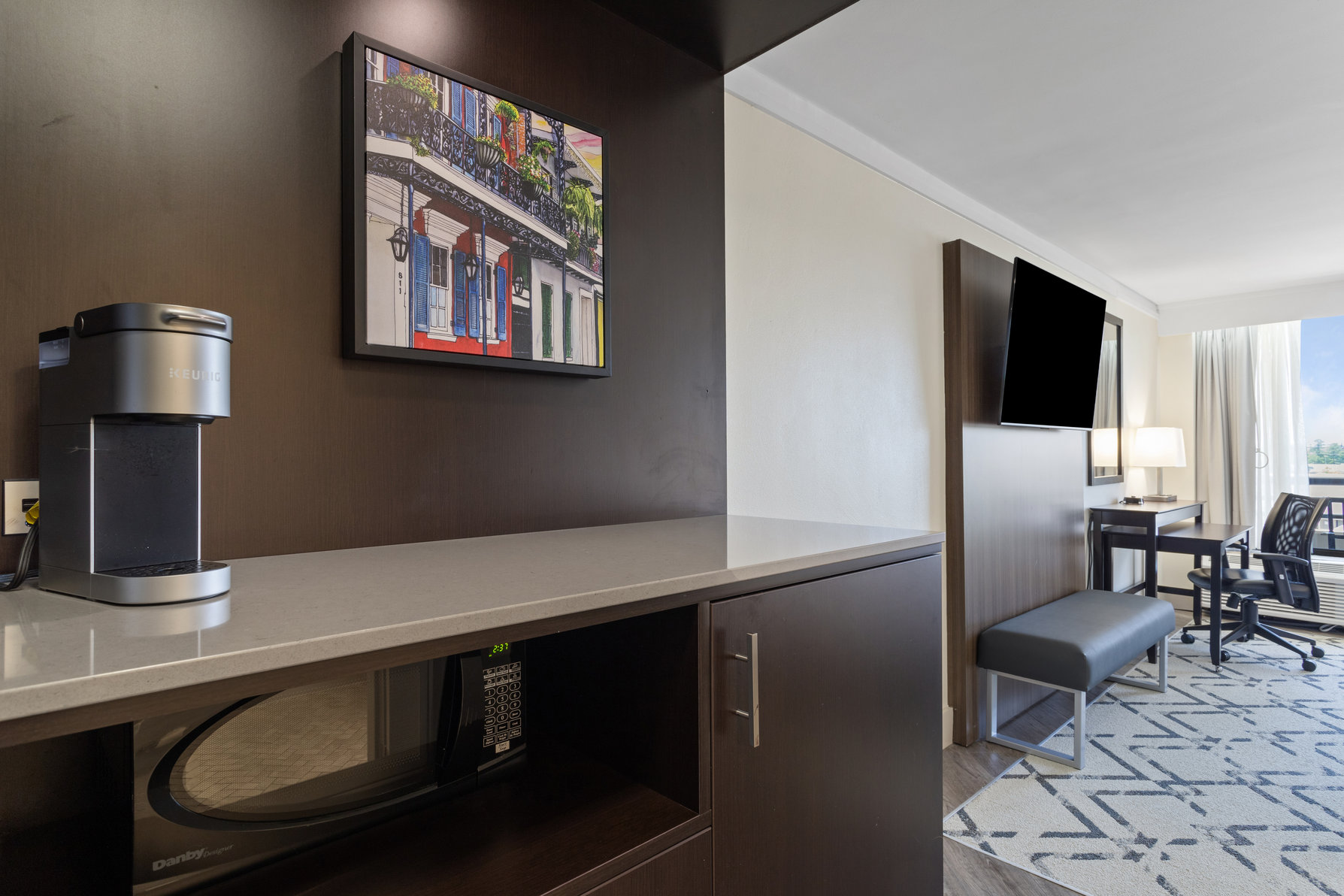Crowne Plaza Hotel Executive Center Baton Rouge Room Type - 1 King Premium Balcony Mobility Accessible
