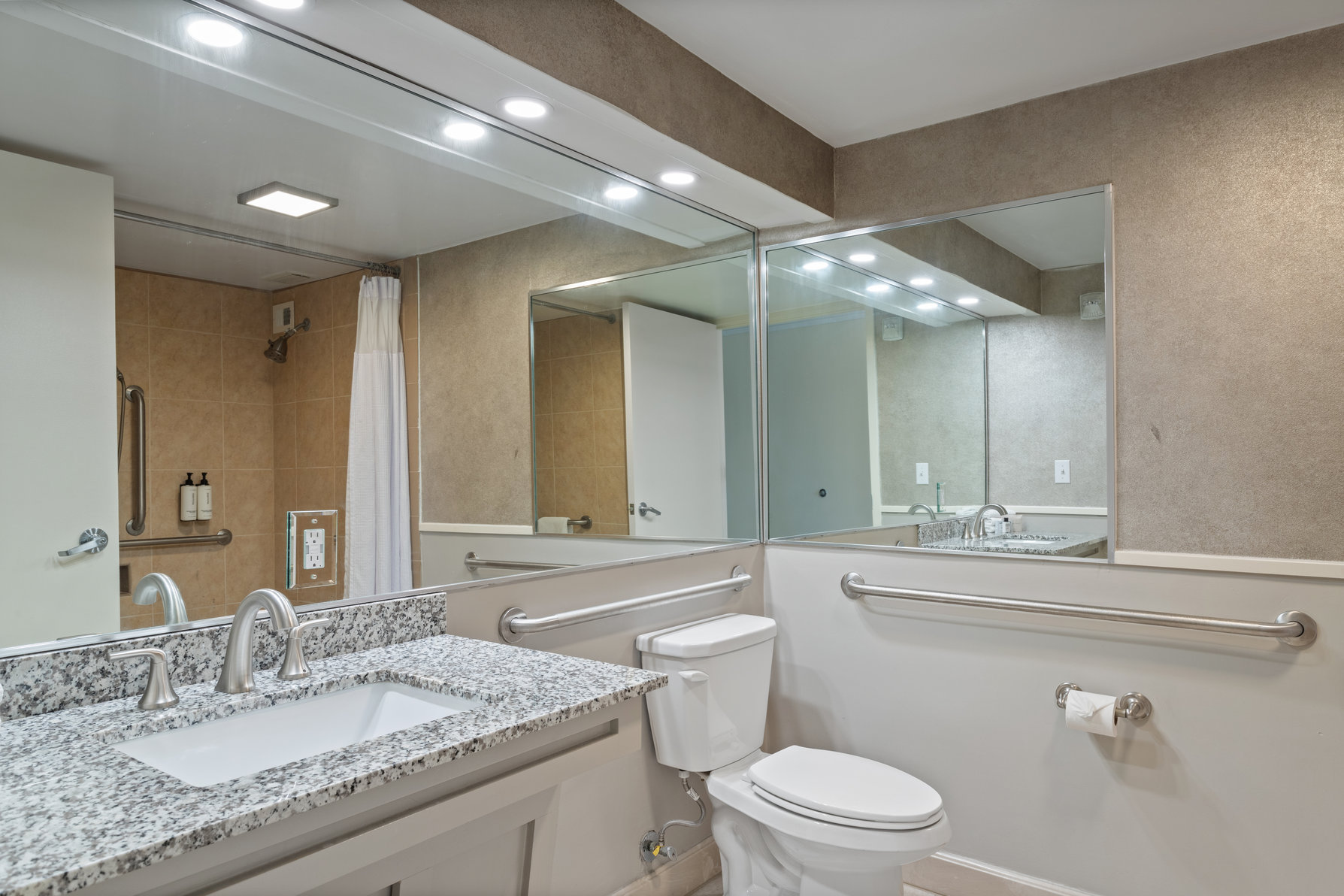 Crowne Plaza Hotel Executive Center Baton Rouge Room Type - 2 Queen Standard Communications Mobility Accessible Crowne Plaza Hotel Executive Center Baton Rouge Room Type - 2 Queen Standard Communications Mobility Accessible