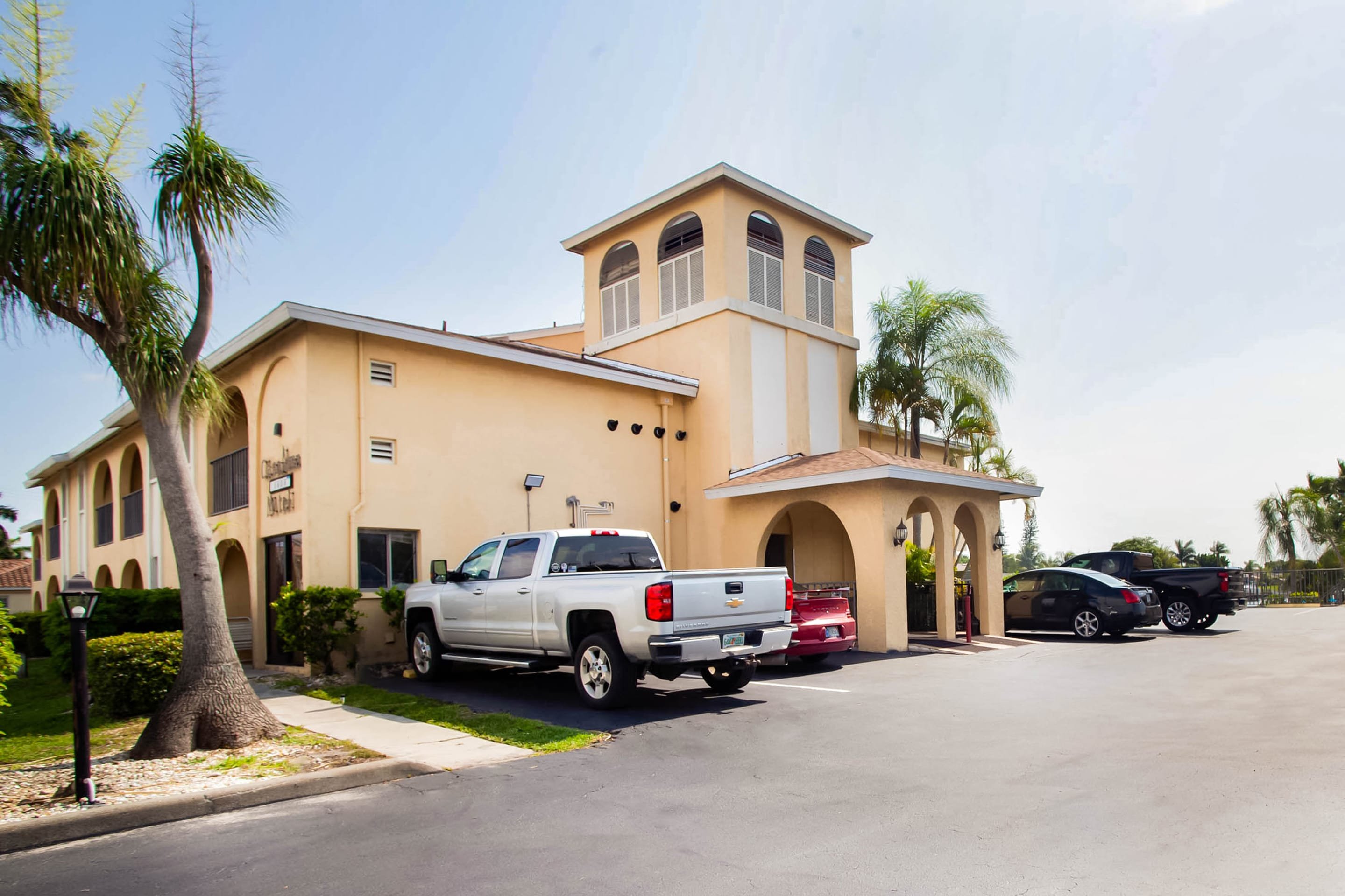 OYO Waterfront Hotel- Cape Coral/Fort My
