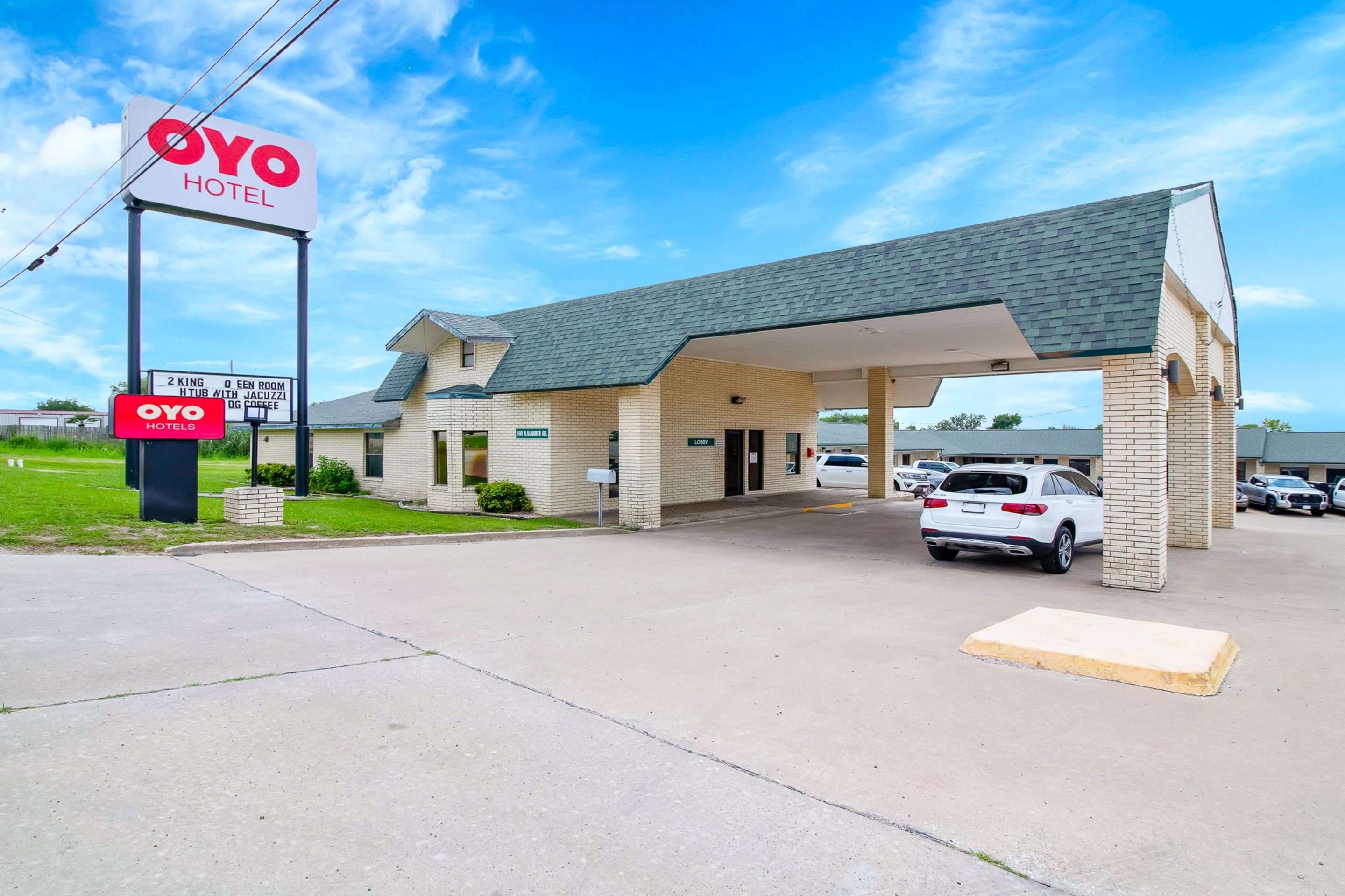 OYO Hotel Three Rivers TX Hwy 72